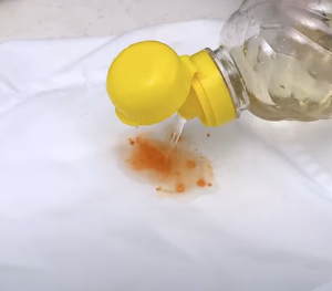 흰옷 김치국물 얼룩 제거