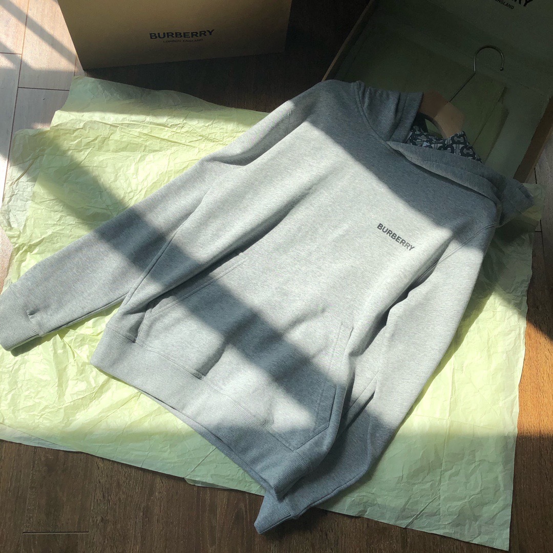  [BURBERRY] 버버리 모노그램 프린트 코튼 오버사이즈 스웨트 셔츠 후드 티셔츠 80488381
