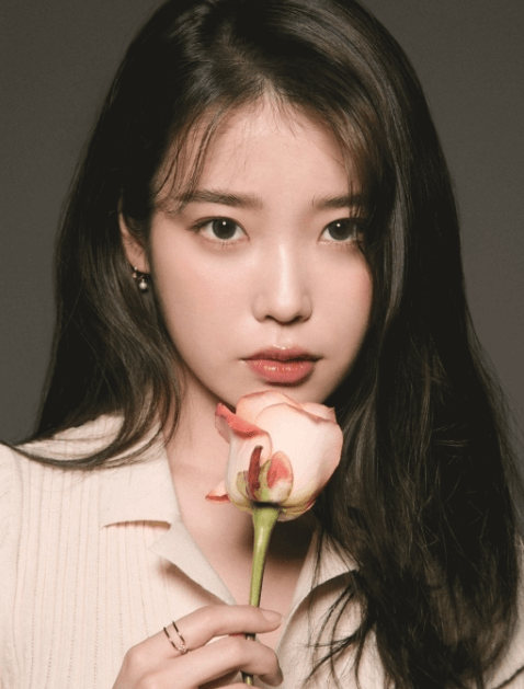  아이유 유명가수전 첫번째 유명가수로 출연