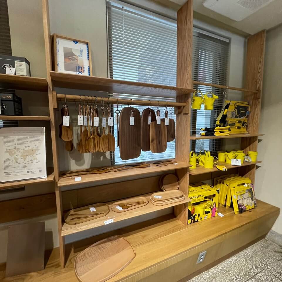 오월학교 소품샵