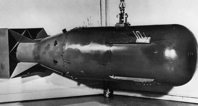 미국&#44; 히로시마 24배 원폭 개발 중 VIDEO:America&#39;s new super-nuke explained: B61-13 is the first &#39;gravity bomb&#39; to feature...