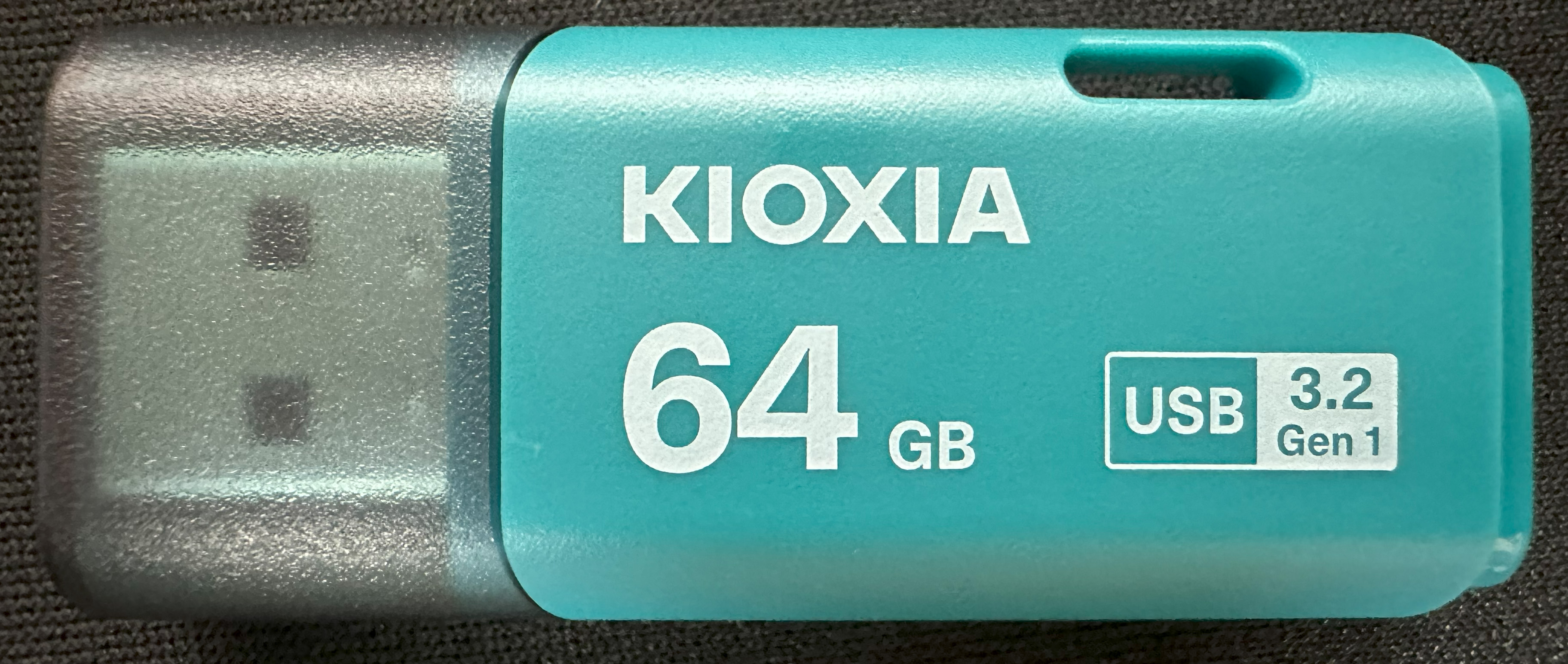 KIOXIA TransMemory U301 64GB (LU301L064GJ4 &amp;#124; KUC-3A064GL) Front