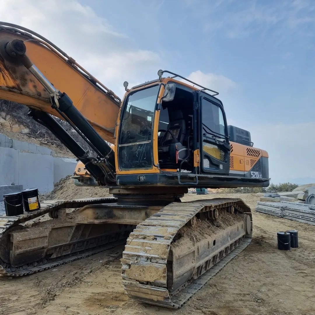  현대 HYUNDAI  R520LC 모델 2015년식 1억 2000만원 판매합니다
