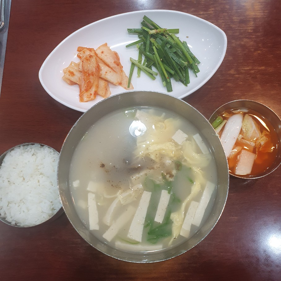 추가 주문 없는 기본 북어국 사진