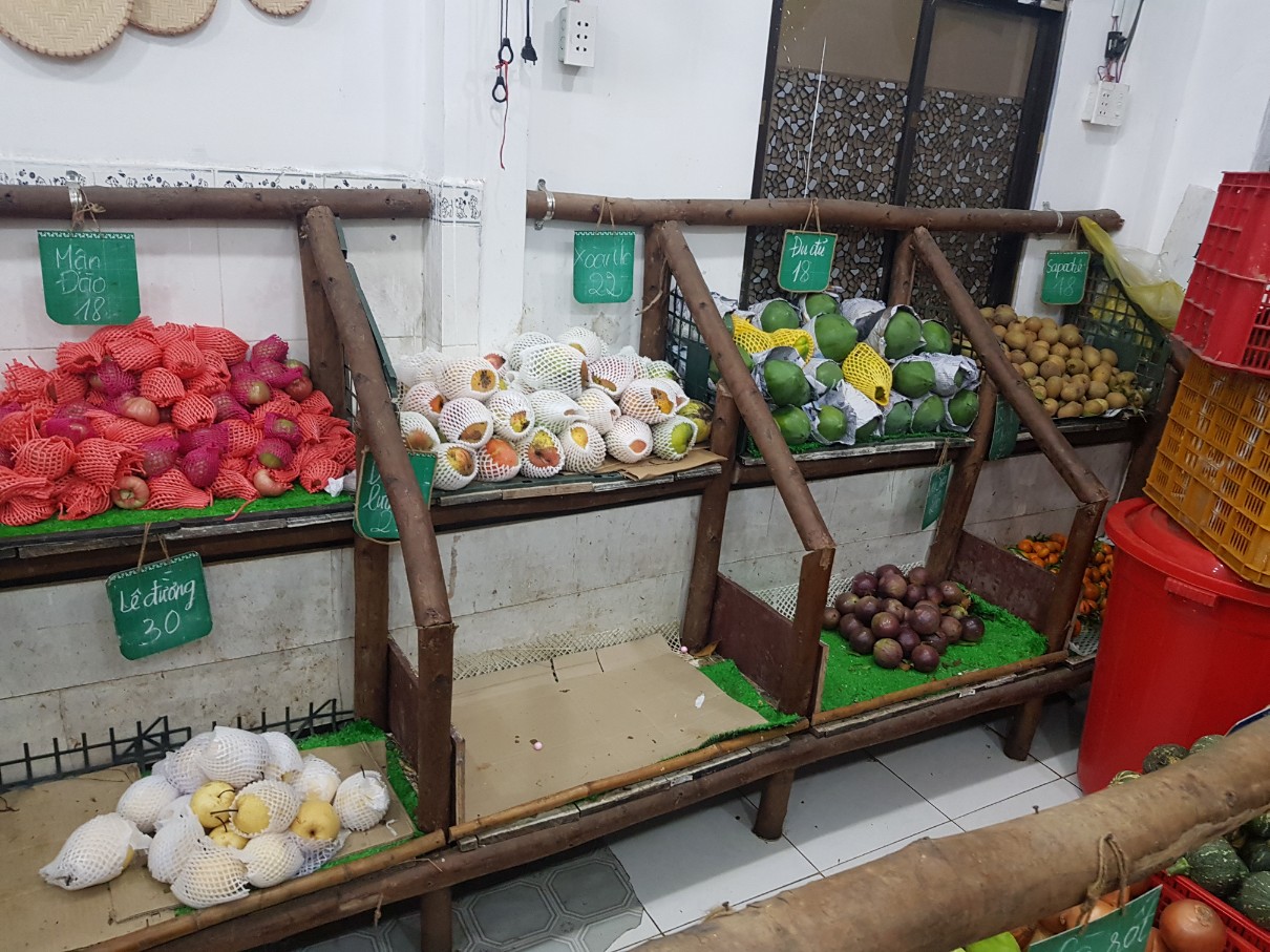 호치민 빈탄군 로컬 과일 & 채소 가게 Cho Que - 매장 내부