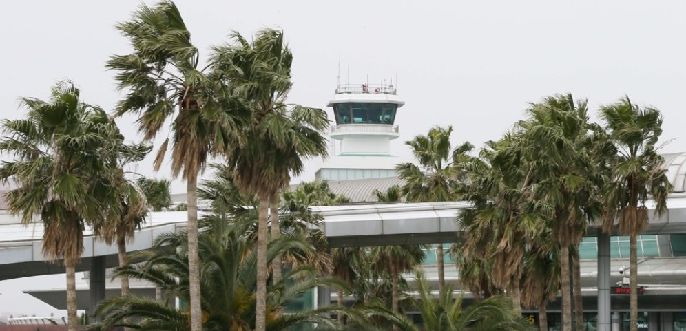  제주 강풍에 항공기 결항, 연휴에 4만명 갇혀
