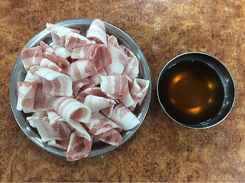  얇아서 더 고소한 맛, 대패삽겹살(Grilled Thin-sliced Pork Belly)