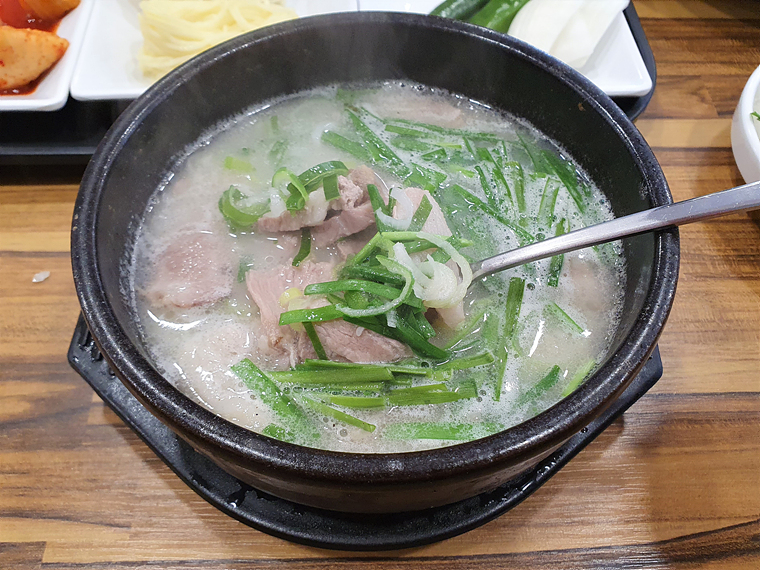 국밥속-고기