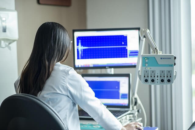 폐경기 호르몬 치료 가족력&amp;#44; 개인의 건강 상태 체크
