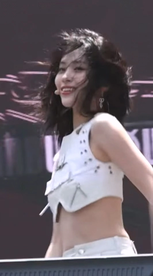 있지 류진 밑슴, 숙이는 유나 움짤