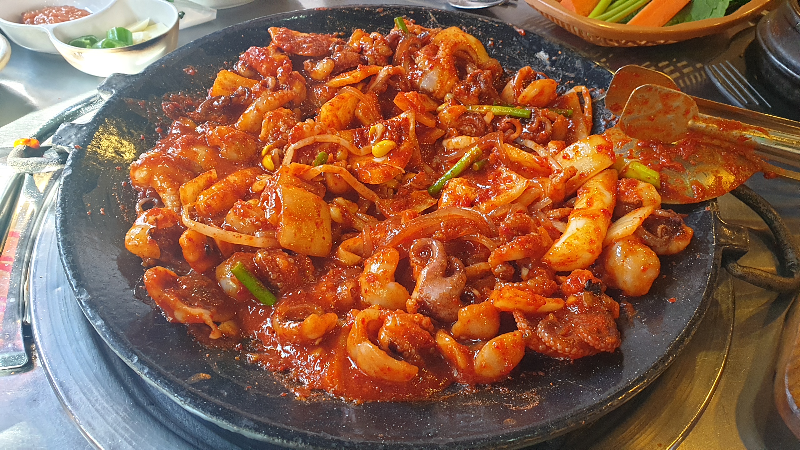  화끈한 매운 맛, 천호쭈꾸미골목의 원조 독도쭈꾸미 본점