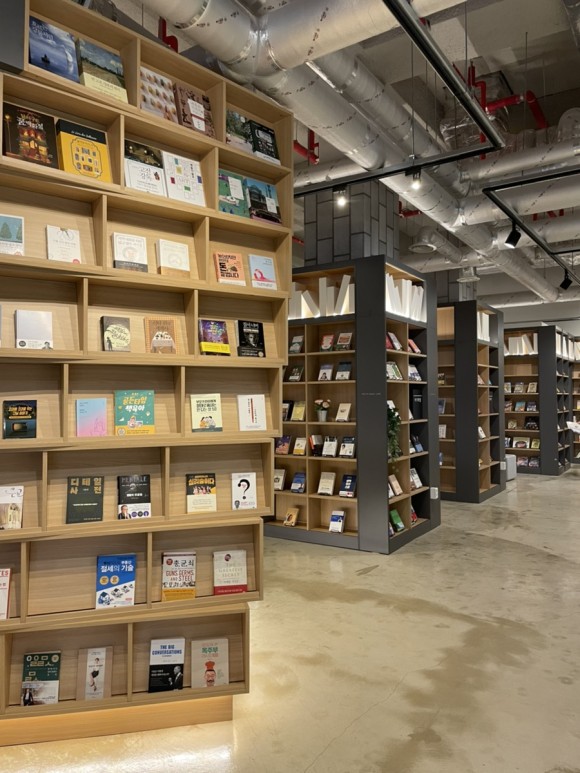 북카페 우리동네소금빵*종로서적 콜라보! 인천 앨리웨이 종로book&bakery 19