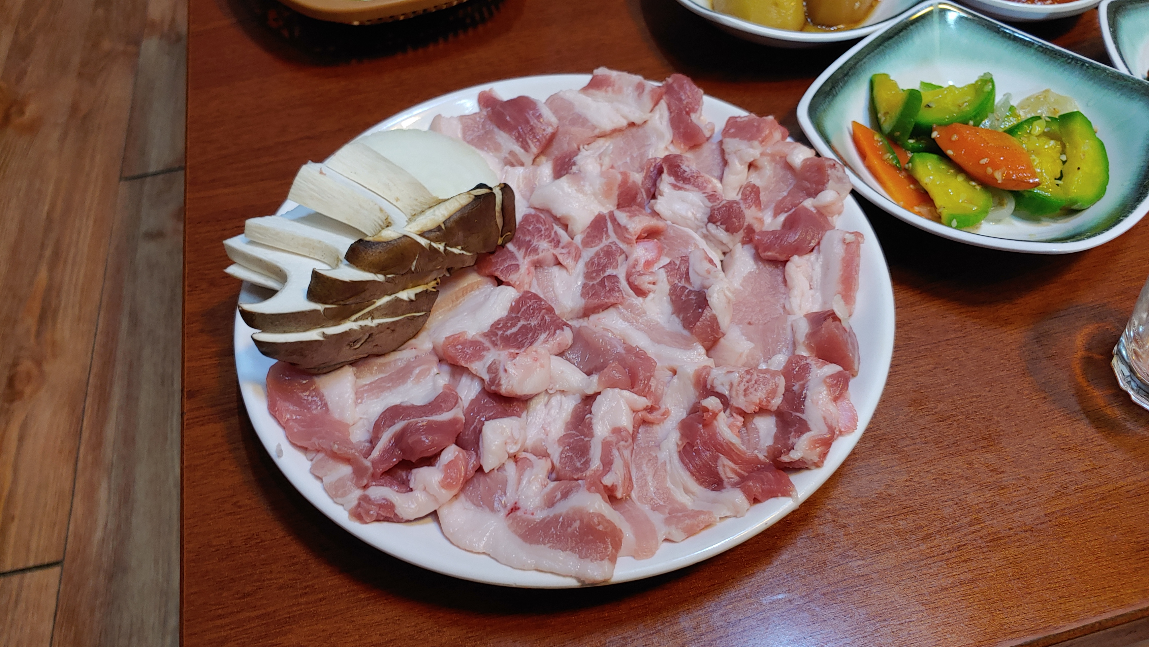  도심 속 한옥에서 구워먹는 명품 삼겹살, 한옥정