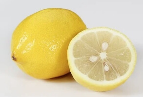 검버섯에 좋은 음식 1: 레몬