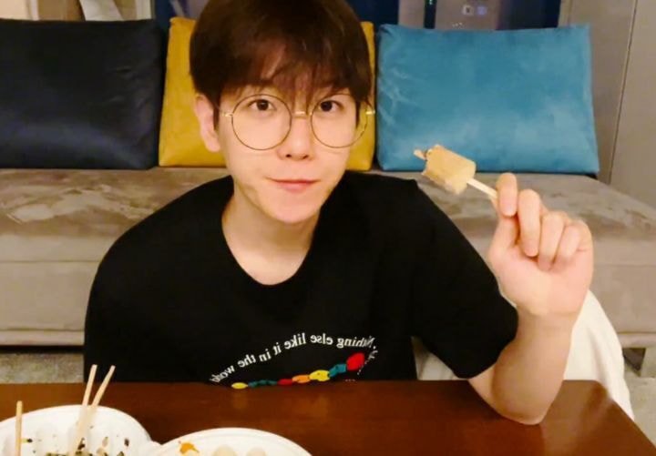  오늘자 백현 브이앱 별난바 논란.jpg