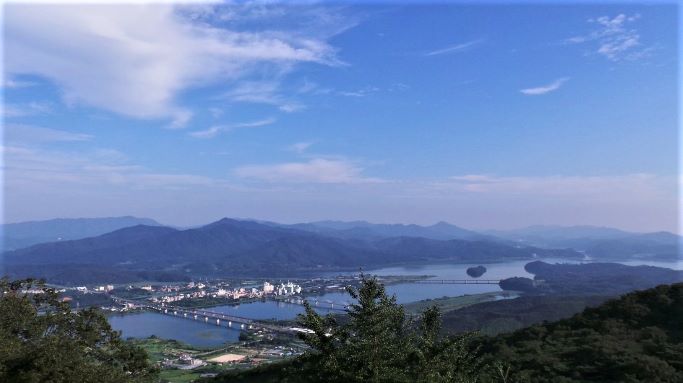 왼쪽 북한강에서 오른쪽 두물머리까지 한 장에 광각으로 담은 풍경