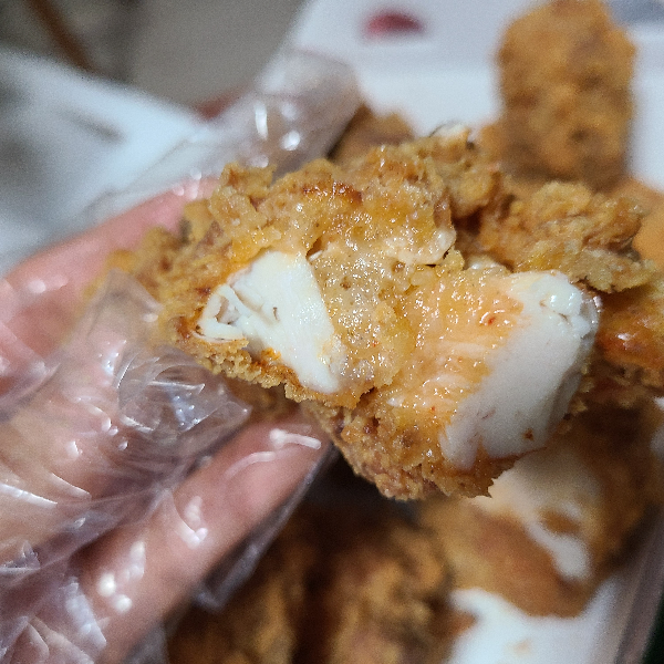 비비큐 BBQ 핫 황금 올리브 크리스피 치킨 닭가습살 사진