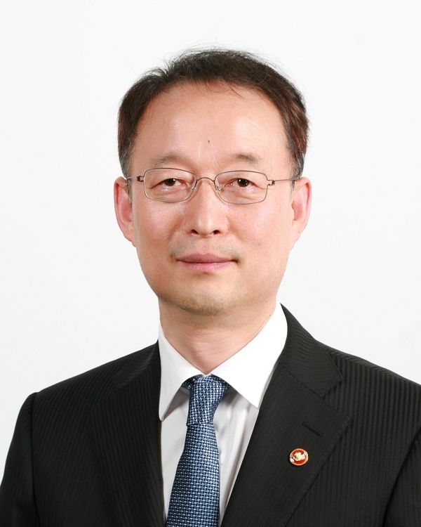  '백운규'전 장관에 대해 모조리 알려드립니다~ 꼭 보세요. 대체 왜 화제의 인물이 되었을까요~~?@@