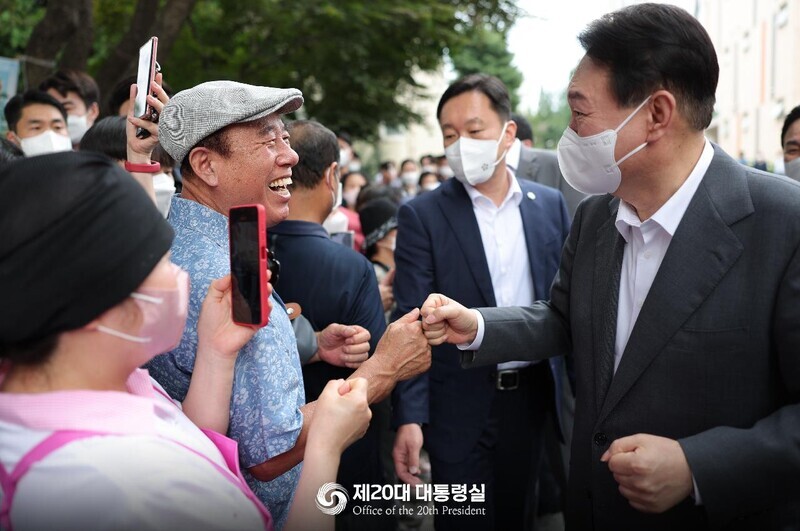  20대가 본 윤석열 대통령 "권력 등에 업은 검사" "대통령보단 인플루언서"