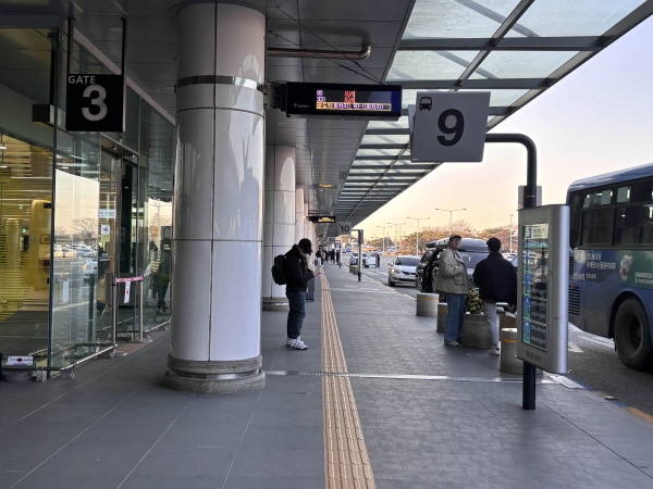 김포공항 국내선 공항버스 매표소 및 정류장