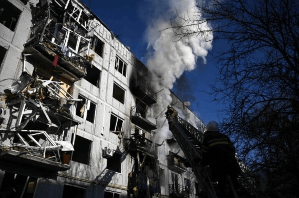 러시아-미사일-공격으로-파괴된-추우이우의-한-아파트
