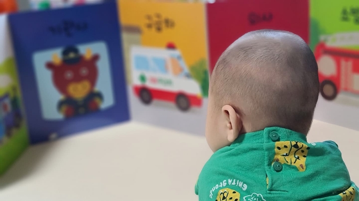수유량과 간식을 공유합니다. 6개월 동안 아기의 발달과 장난감, 7