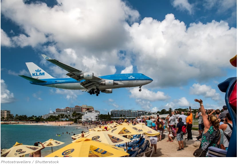 비행기 이착륙을 코 앞에서 볼 수 있는 세계의 해변들 VIDEO:Top 5: The World&#39;s Best Beaches For Planespotting