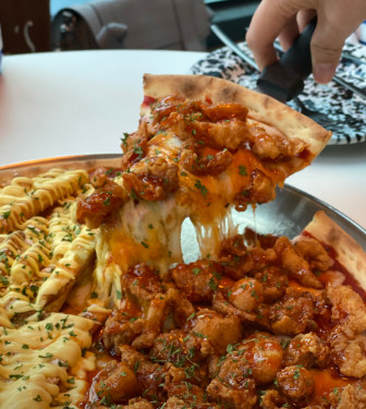 핸썸가이즈 연남동 피자 맛집 정보(닭껍질피자)
