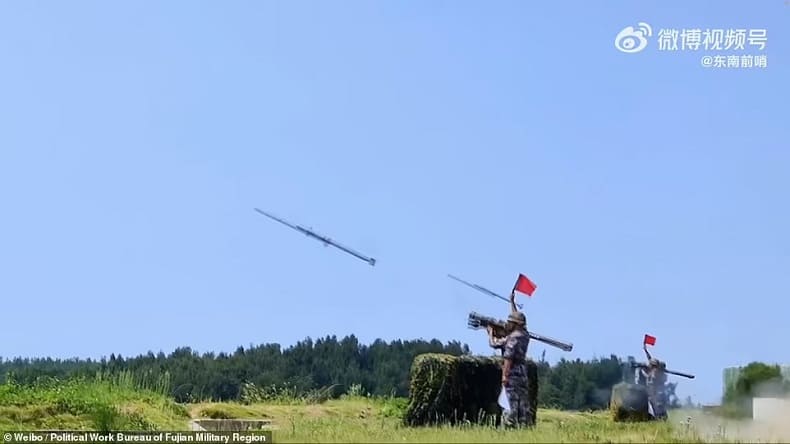 일촉즉발...중국 vs 대만 전쟁 일어날 것인가? VIDEO: Chinese military organise air defence to shoot live ammunition