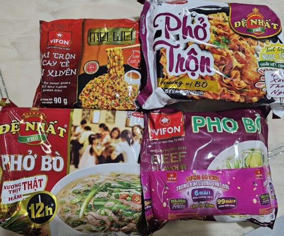  베트남 라면 Vifon Mei Wei (mì trộn cay tê Tứ Xuyên) 사천 매운비빔면