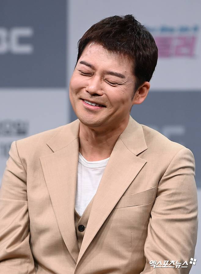 송스틸러 전현무
