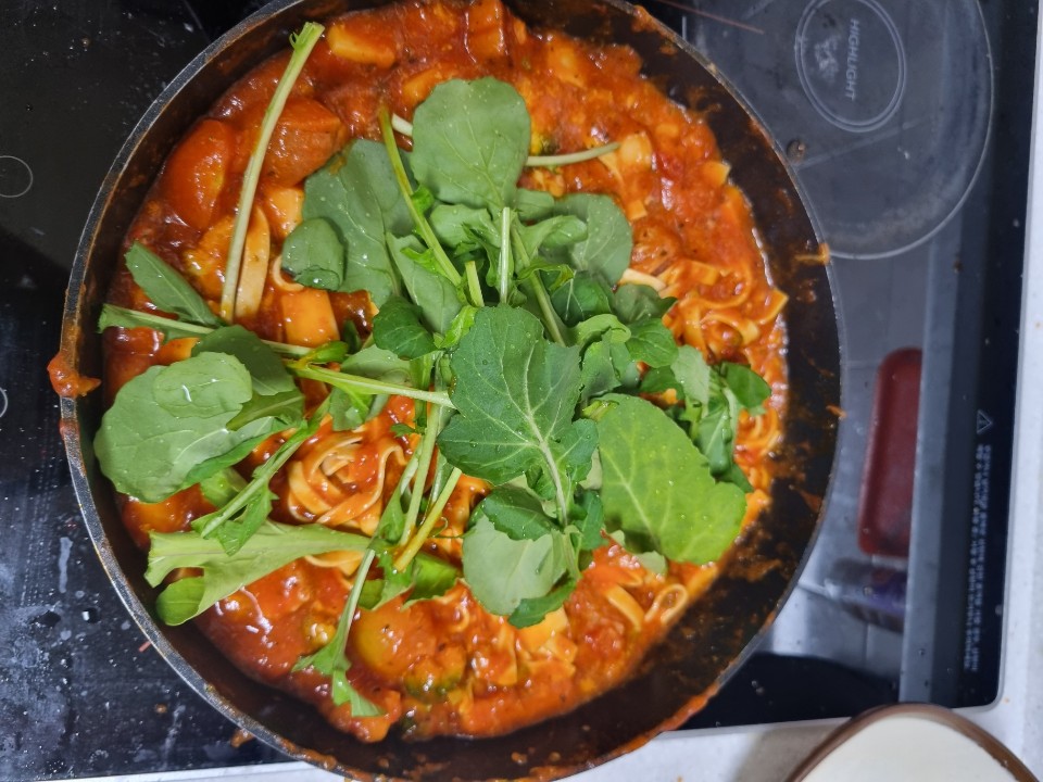 두부면 토마토 파스타. (남는 재료는 카레로 이용)