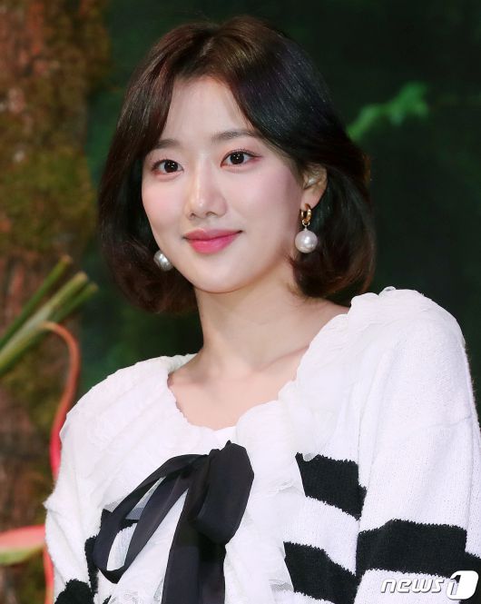  에이프릴 이나은,광고 중단,동서식품 "기간 남았지만 일단 내려"