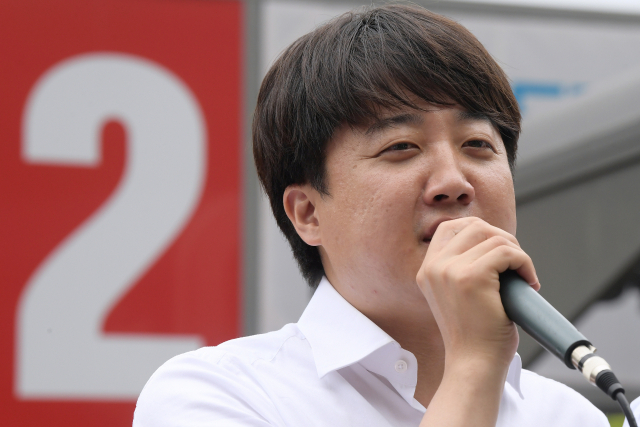  이준석, 6월초 우크라이나 방문…강용석 "출국금지 요청"