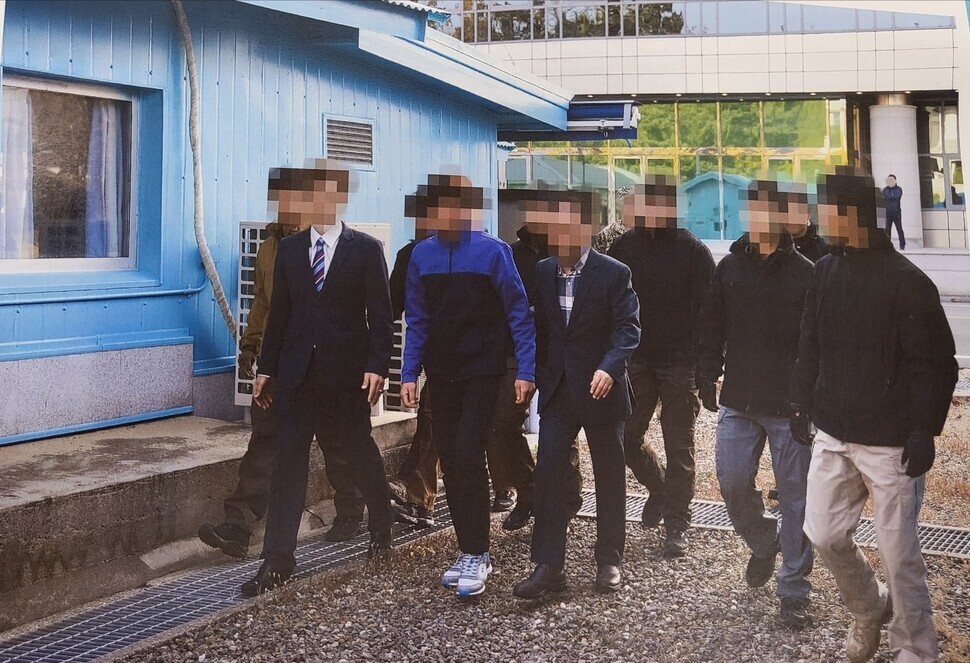  통일부 직원들조차 "'어민 북송' 입장 번복, 의아할 따름이다"