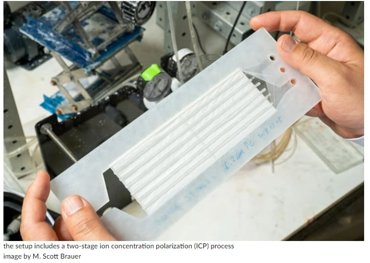 MIT 한국인이 만든...버튼 한 번만 누르면 깨끗한 물 만드는 휴대용 담수화 장치 VIDEO: MIT researchers build portable desalination unit that generates clean water at the push of a button