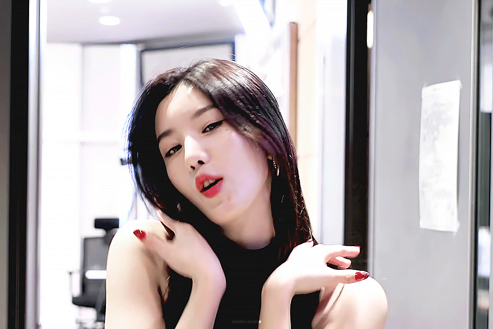  권은비 미모 움짤 모음 gif