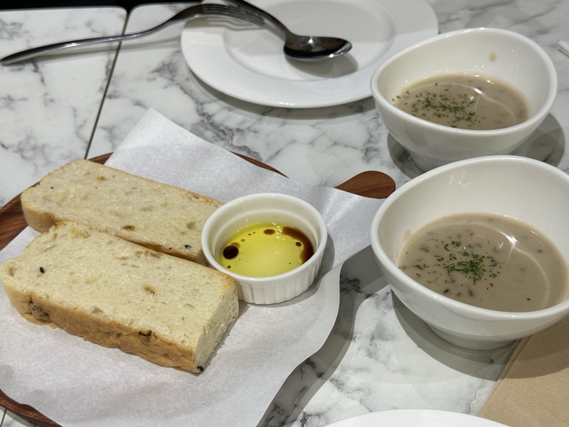 리미니_식전빵