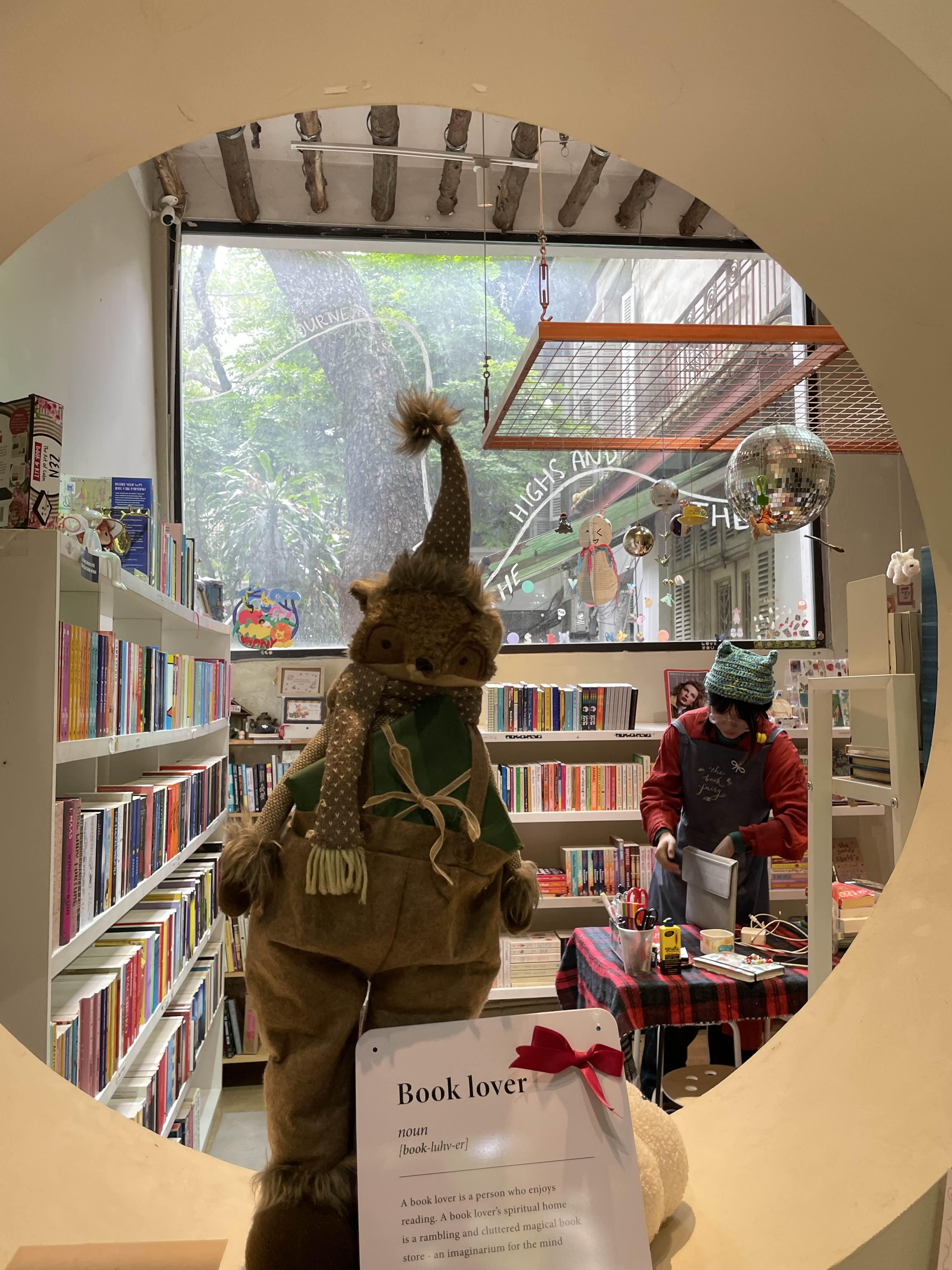 낭만고양이의 첫 책방 산책 하노이 ‘The Bookshelf Hanoi’