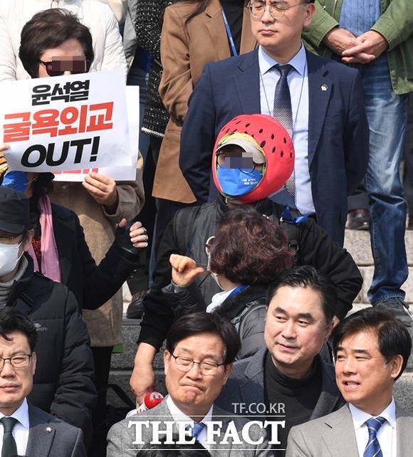 FqpEa-kagAEz2at.jpg