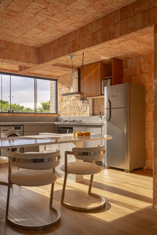  벽돌타일과 콘크리트 기둥 포인트 인테리어  Apartment Interior