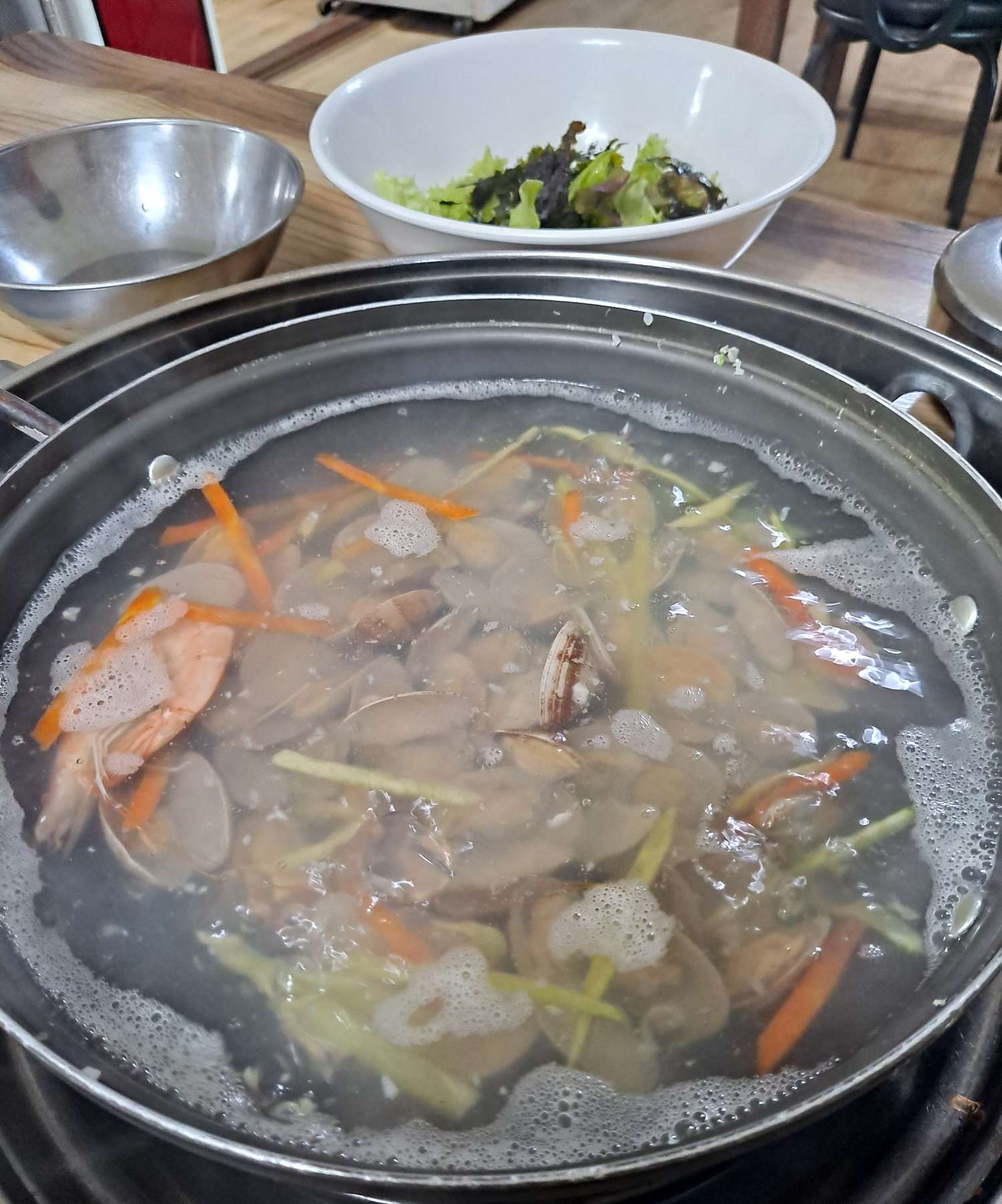 미리내 칼국수를 끓이다