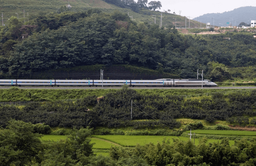 KTX 달리는 사진