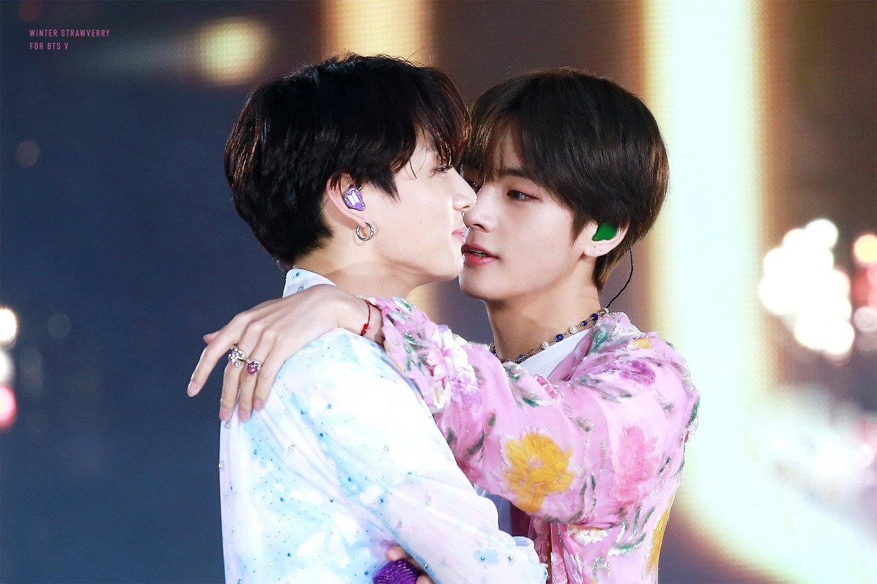  팀내의 막내를 보는 방탄소년단 뷔의 눈빛 '사랑에 빠질거 같아요'