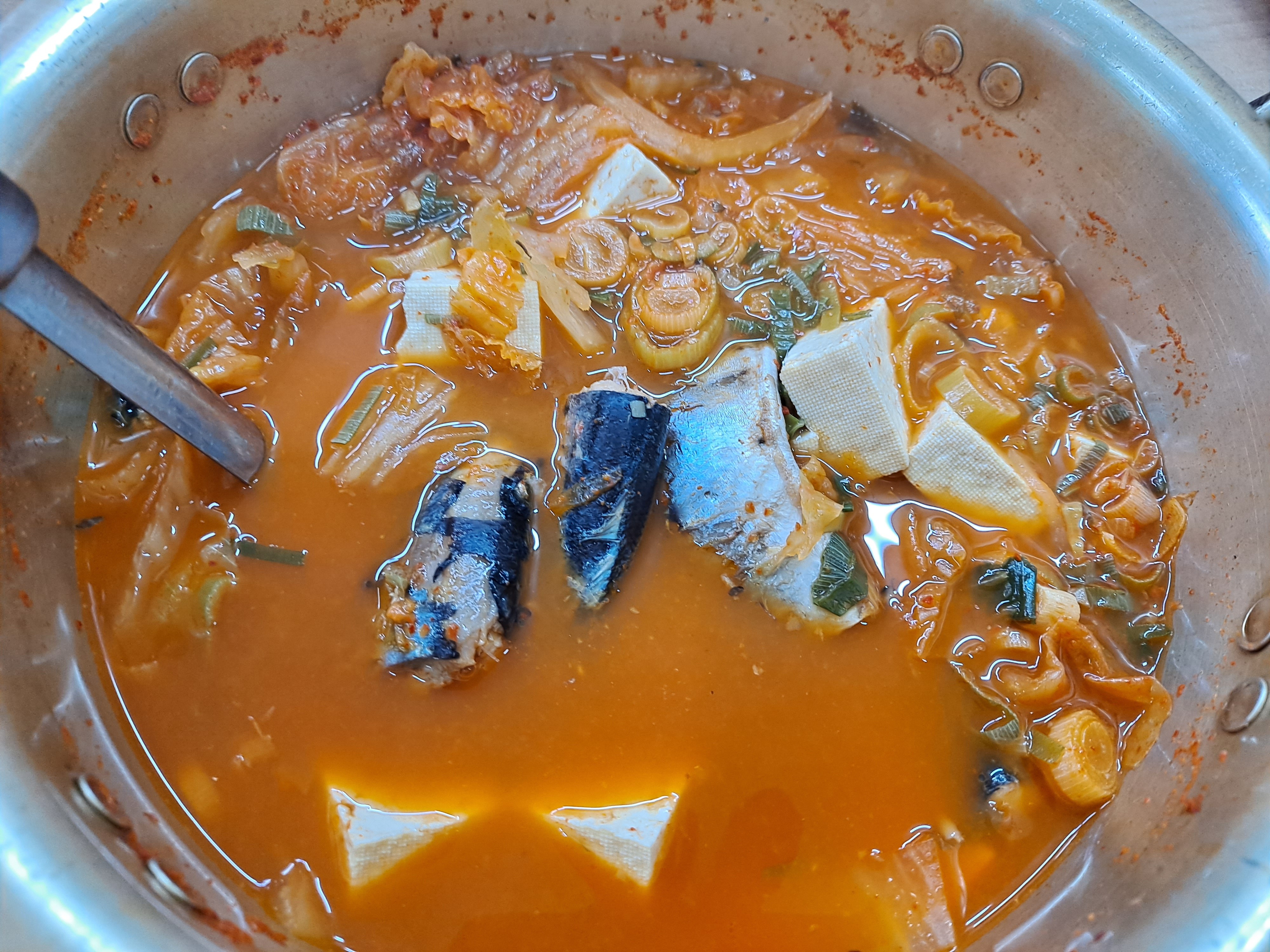  구수한 감칠맛, 꽁치김치찌개(kkongchikimchijjigae)