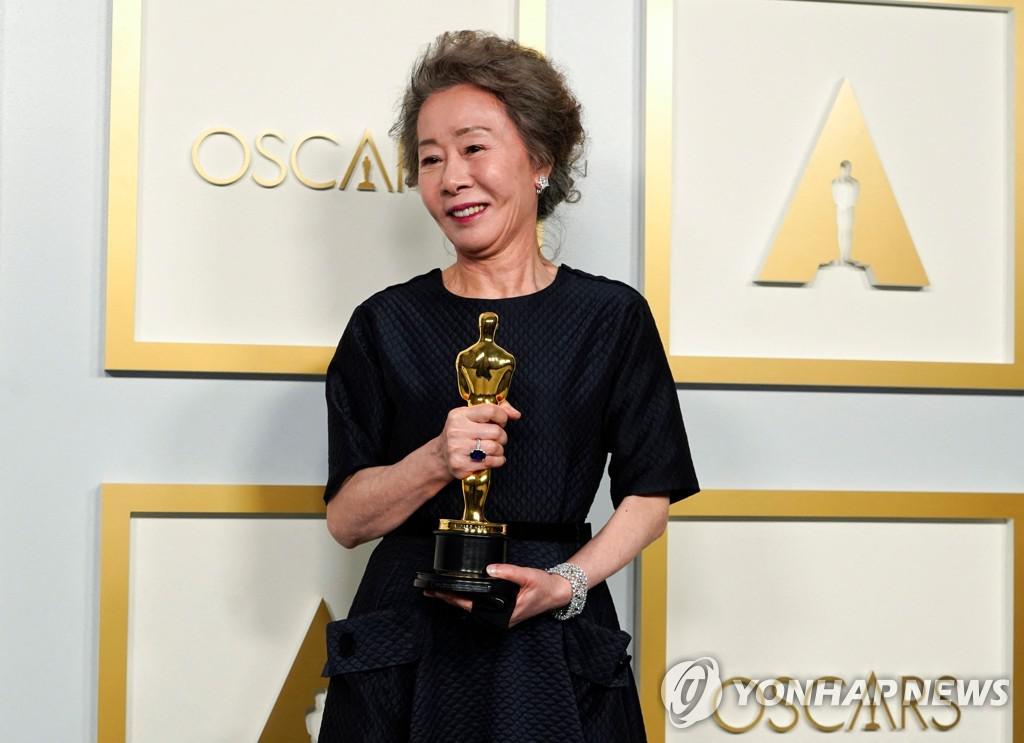  아카데미 조연상 수상한 윤여정의 연기 여정