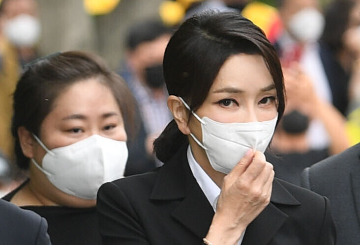  '봉하 동행' 김건희 여사 지인은 코바나 전무..'의전·경호' 받아