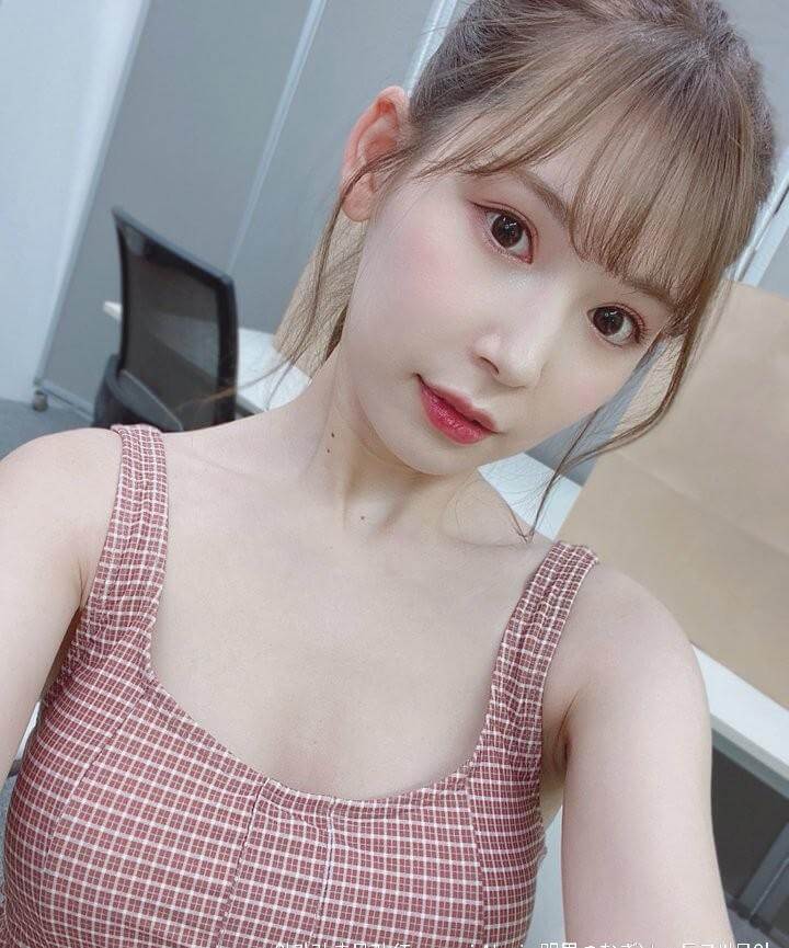  차분차분한 성격의 청순파 미소녀, 아카리 츠무기 Tsumugi Akari 明里つむぎ