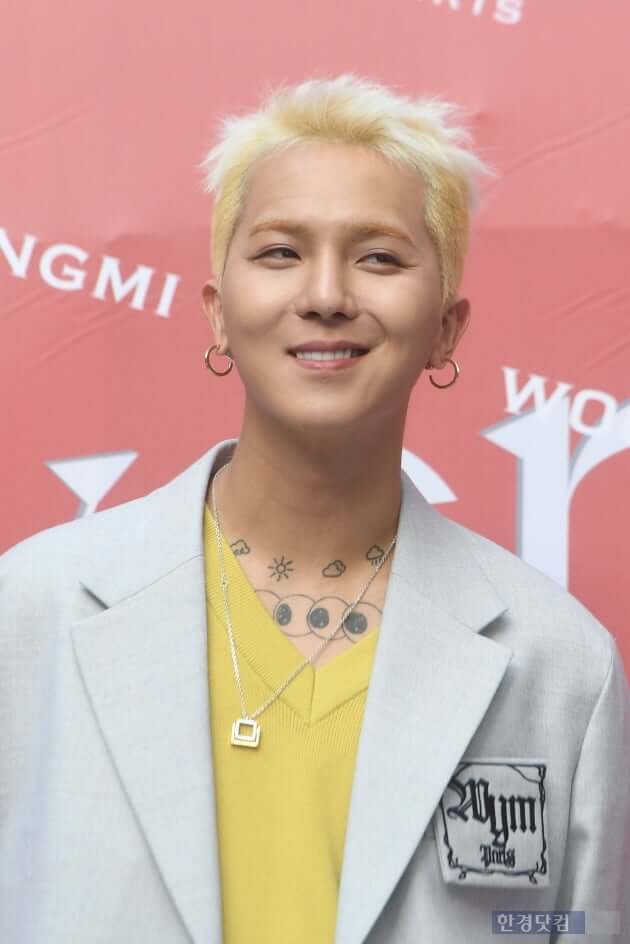 송민호 턱선