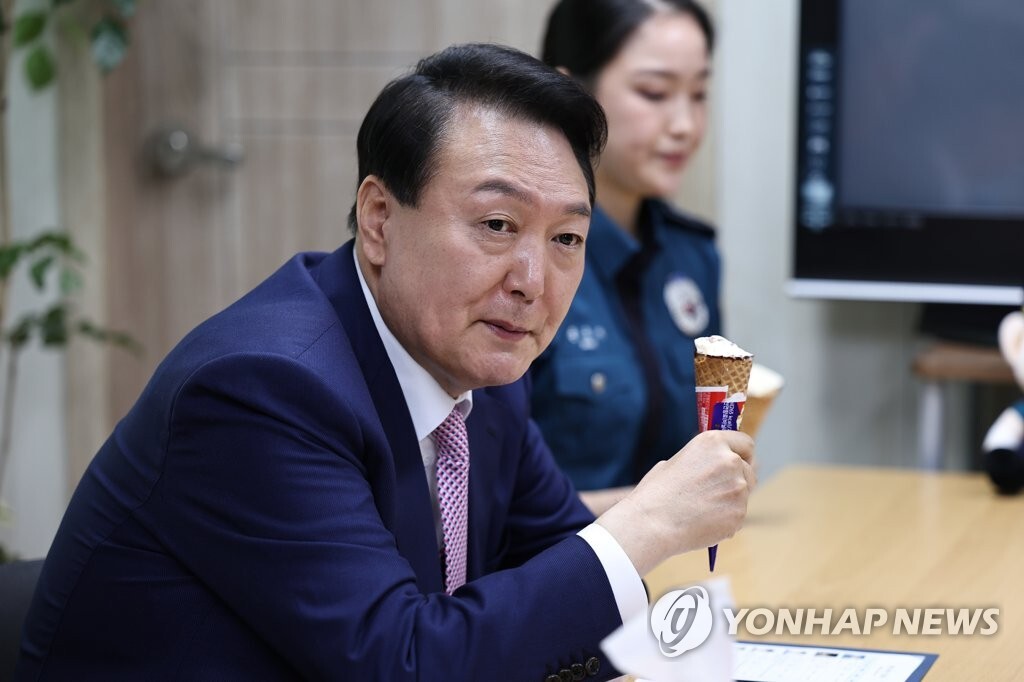  尹, 내달 1일부터 닷새간 여름휴가.."중요한 재충전 시간"